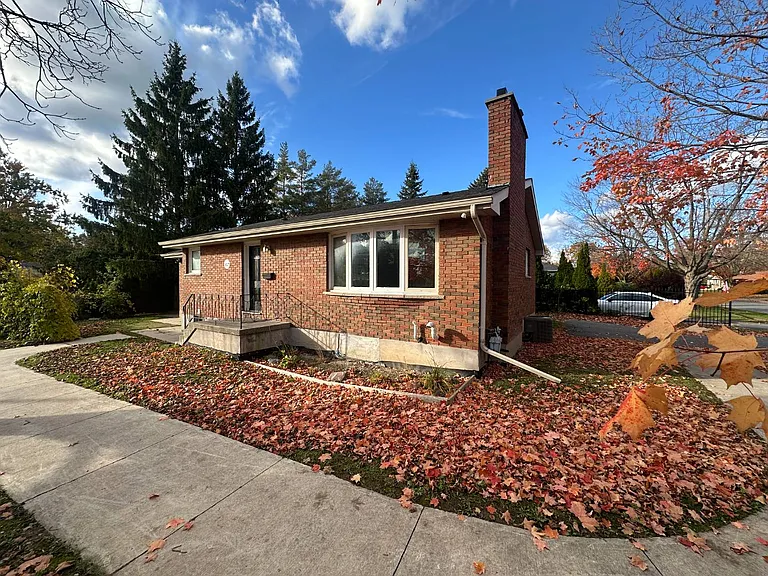 778 Weller St — Photo 2