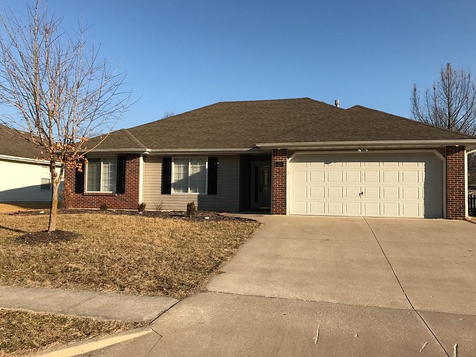 1st image of 801 Manhattan Dr