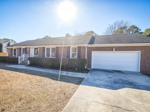 310 R L Honeycutt Dr, Wilmington, NC 28412