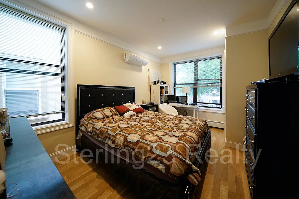 23-53 28th Street — Photo 3