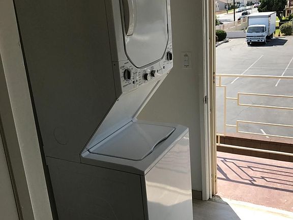 4th image of 1529 W 108th St #2