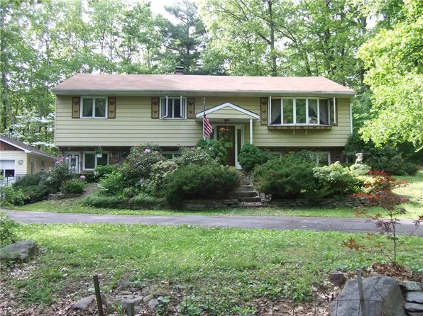48 Roxanne Boulevard, Highland, NY 12528