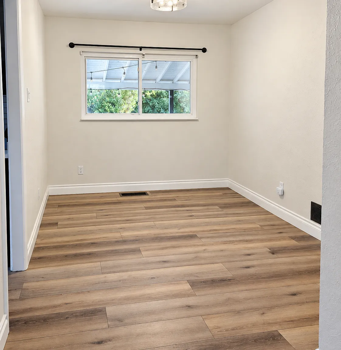 4 bed, 1.5 bath, 1303 sqft, $3,100 — Photo 4