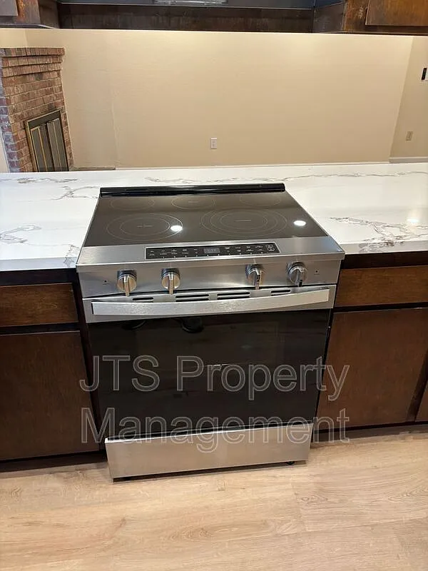 2 bed, 2.0 bath, 1084 sqft, $2,295 — Photo 4
