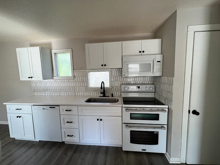 836 Orange Park Ave — Photo 2