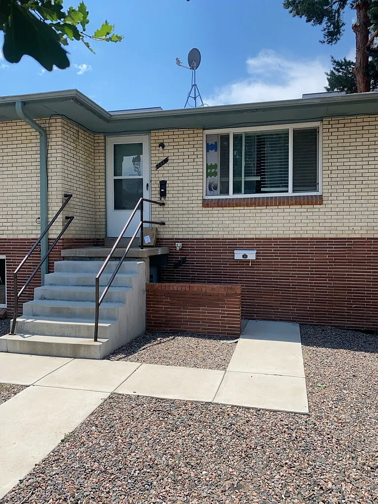 2 bed, 1.0 bath, 837 sqft, $1,595 — Photo 1