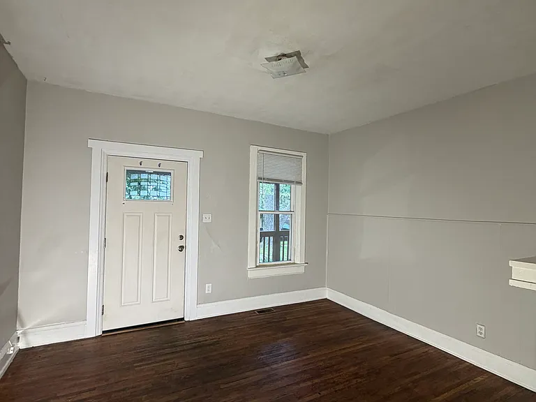 119 E Duncan St — Photo 2