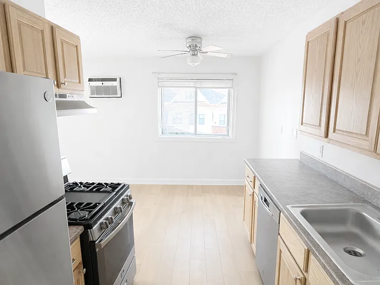 1004 7th St SE — Photo 13