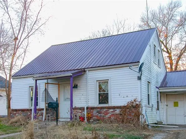 704 S Market St, Holden, MO 64040