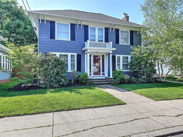 14 Lafayette St, Pawtucket, RI 02860