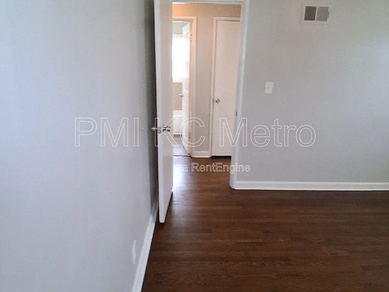 9548 Charlotte St — Photo 6