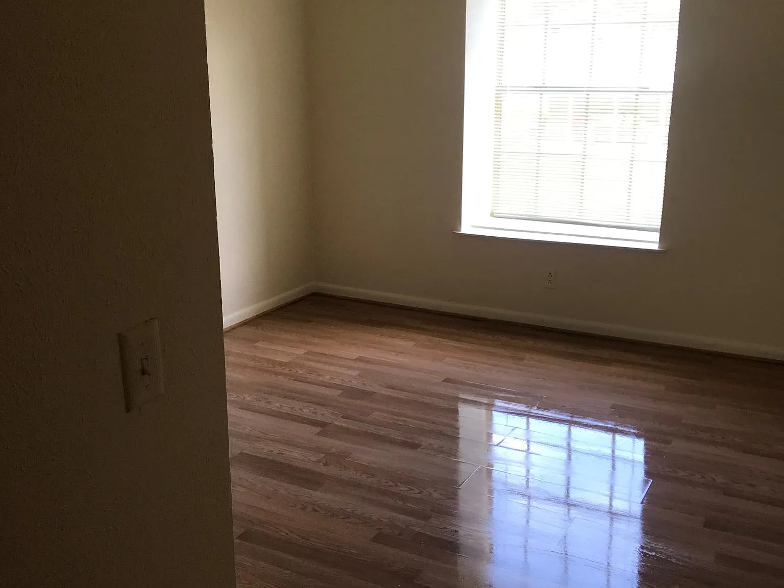 2 bed, 850 sqft, $1,050 — Photo 2