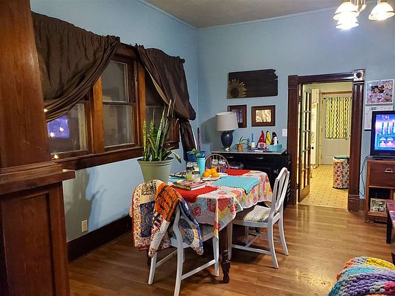 3rd image of 810 Avenue A