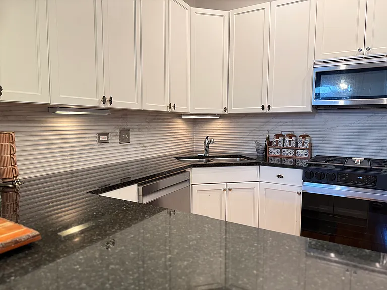2136 W Monroe St #404 — Photo 10