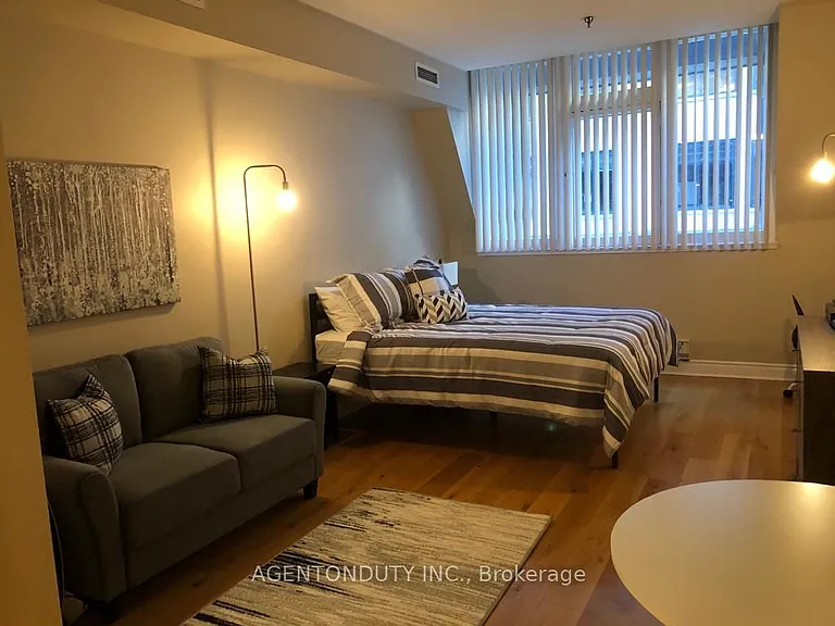 73 Richmond St W #404 — Photo 10
