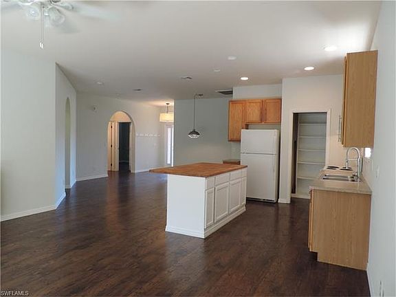 3rd image of 180 Blackstone Dr