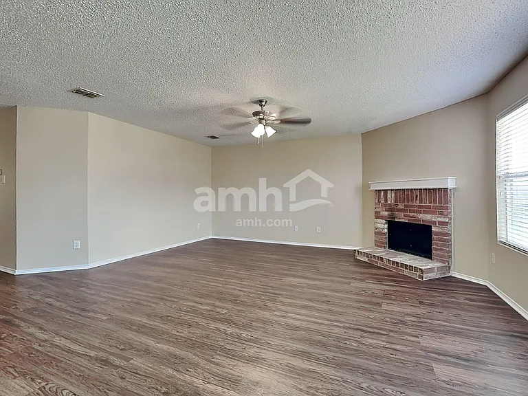 1430 Stewart Dr — Photo 7