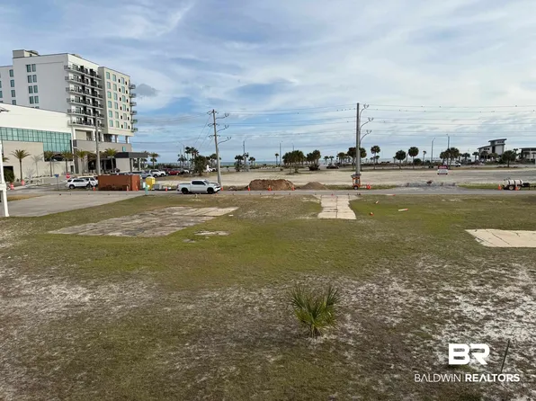 204 W 1st Ave, Gulf Shores, AL 36542