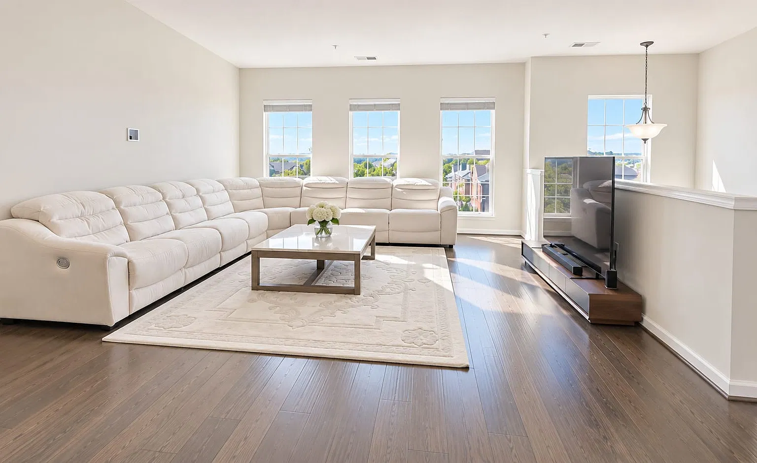 3 bed, 2.5 bath, 2600 sqft, $3,100 — Photo 1