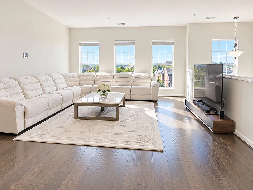 20600 Maitland Ter