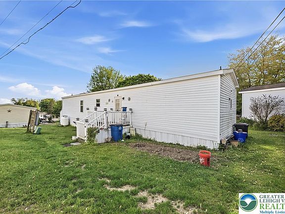 3rd image of 65 Easy St