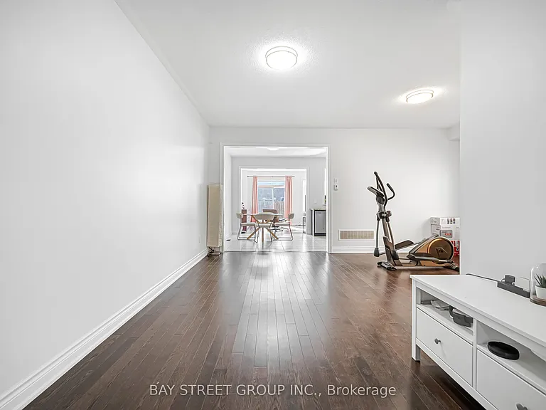 60 Mohandas Dr — Photo 12
