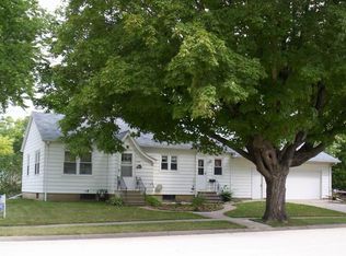 420 4th Ave SW, Waverly, IA 50677