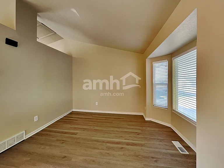 2964 S Fetzer Dr — Photo 8