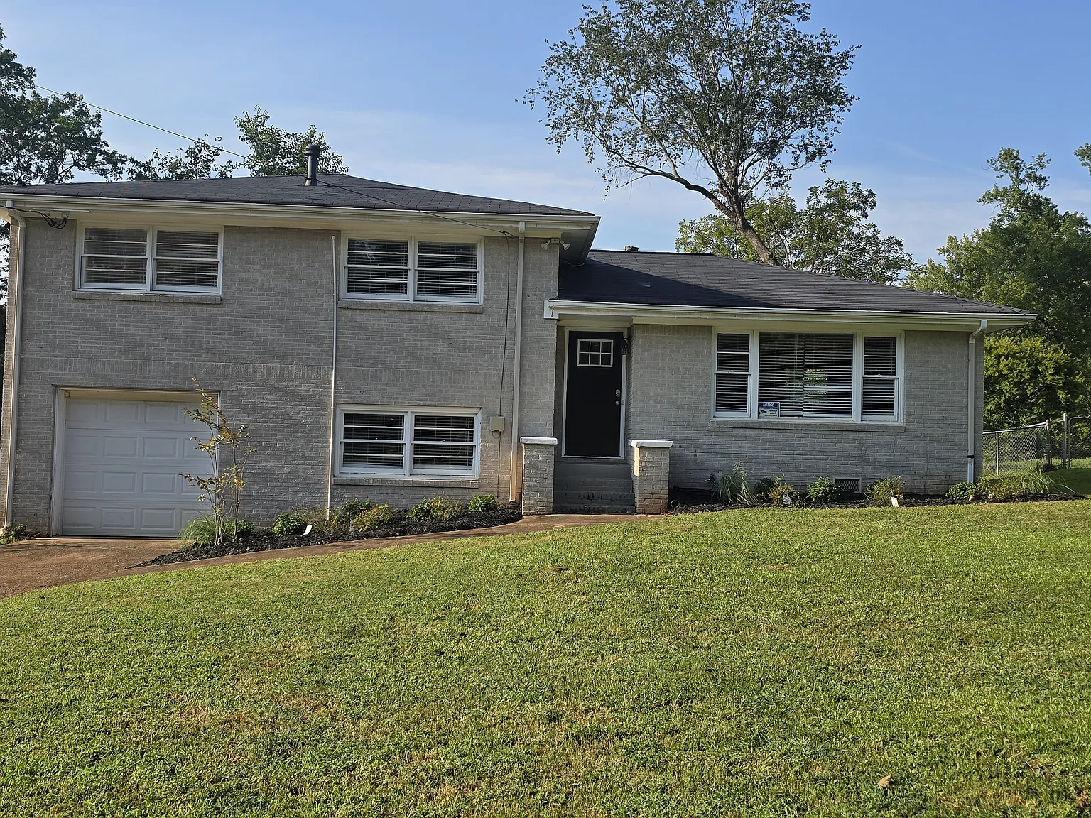 3 bed, 1345 sqft, $2,400 — Photo 1