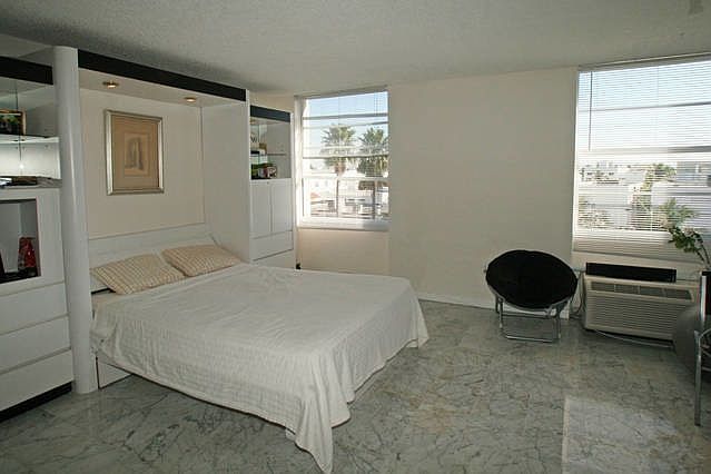 1st image of 710 Washington Ave Ste 5