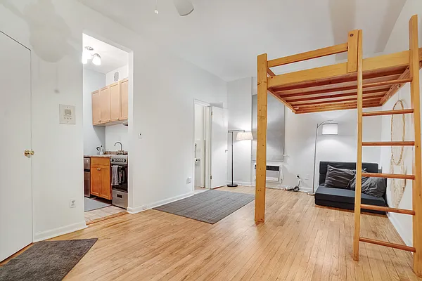 Rented by Bond New York | media 23