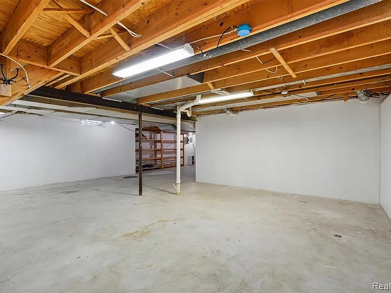 1880 Welling Dr — Photo 31