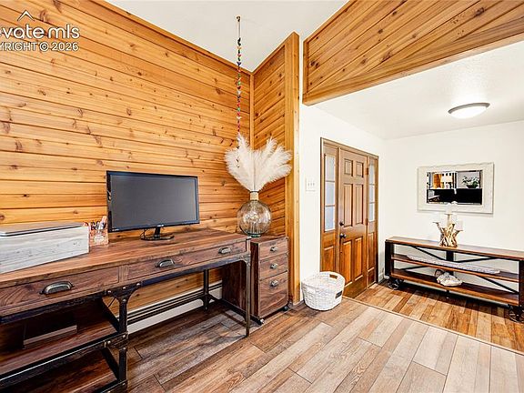 5th image of 545 Tenderfoot Dr