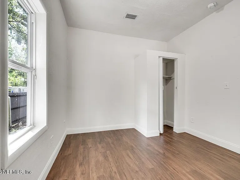 2410 McQuade St — Photo 7