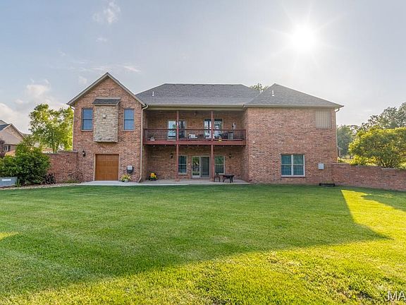 4th image of 929 Castle Rock Ave