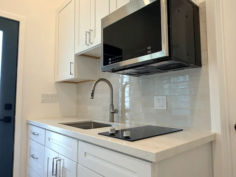 1018 Cedar Brk #C — Photo 2