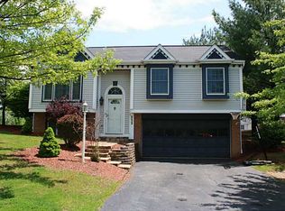 232 Randy Ln, Coraopolis, PA 15108