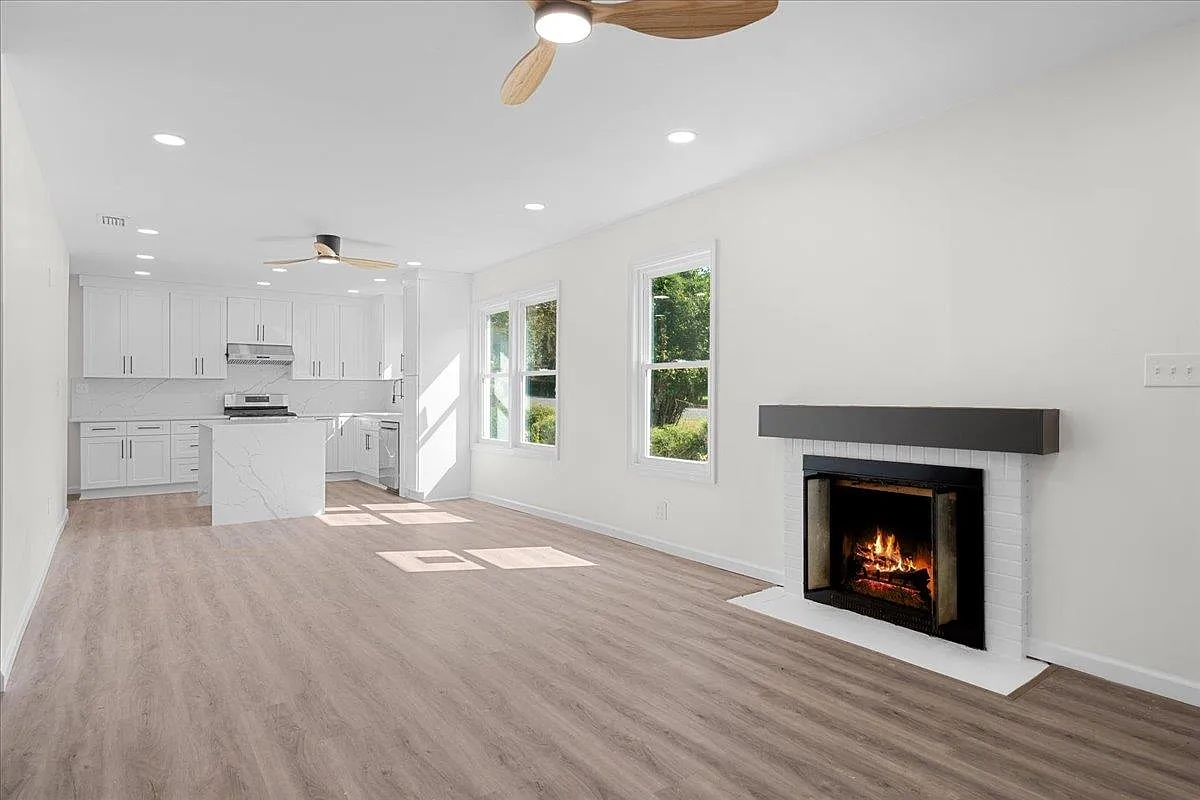 4 bed, 2.0 bath, 2210 sqft, $3,000 — Photo 2