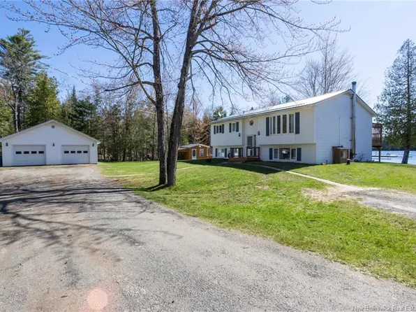 39 Jerry Chessie Rd, Hanwell, NB E6K 3B3