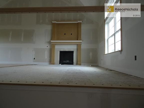 4th image of 117 SE Sun Garden St