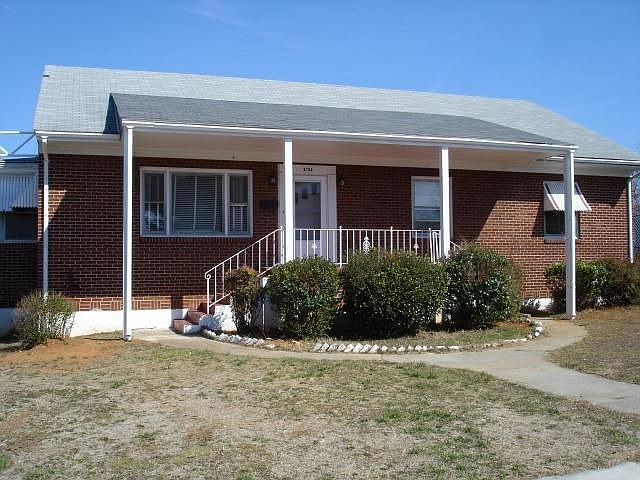 2nd image of 2735 Tremont Dr NW