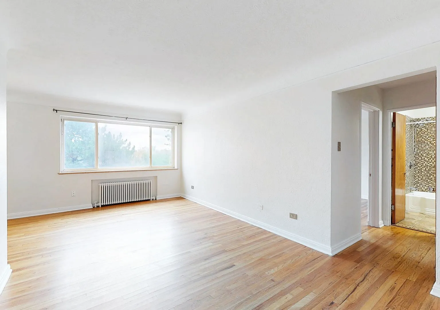 733 E 2nd Ave #304 — Photo 3