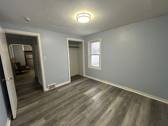 5th image of 33 Ellwood Pl