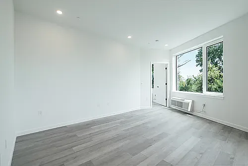 130 Monitor Street — Photo 29