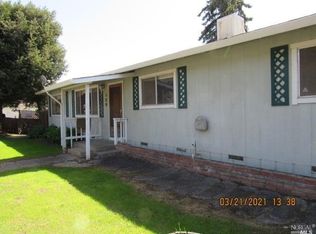 120 Riverside Dr, Cloverdale, CA 95425