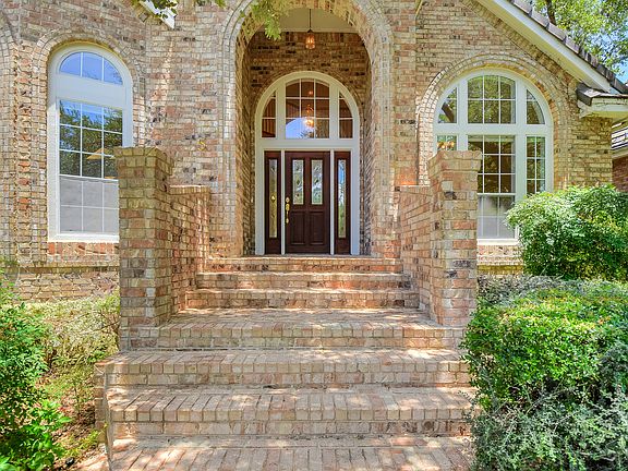 3rd image of 5 Westcourt Ln