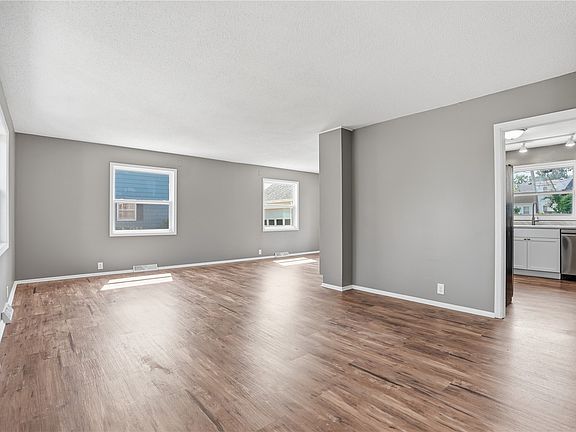 4th image of 1287 29th St NE
