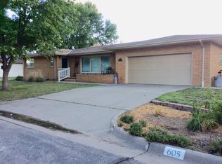 605 Sunset Rd, Victoria, KS 67671