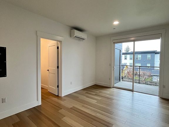 4th image of 1355 N Liberty St #205