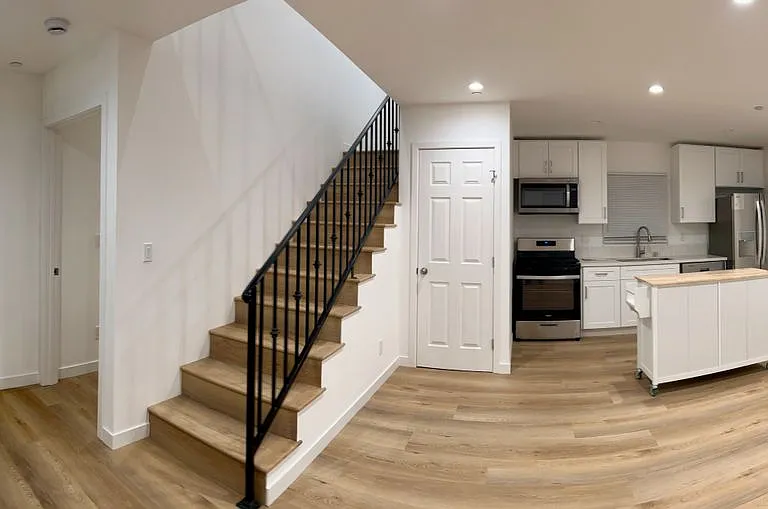 18654 Runnymede St #1/2 — Photo 12